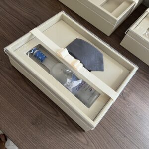 Caixa de Acrílico Tampa Baixa Personalizada para Padrinhos/Noivos - CX TB 010