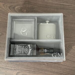 Caixa de Acrílico Tampa Baixa Personalizada para Padrinhos/Noivos - CX TB 011