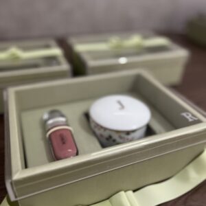 Caixa de Acrílico Tampa Baixa Personalizada com Cosméticos - CX TB 018