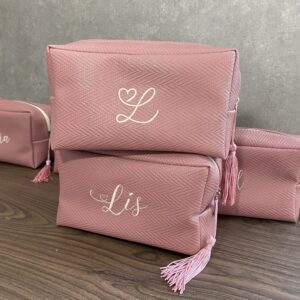 Necessaire Box Personalizada com Iniciais Bordadas TAMANHO MAY P – NCBOX MAY 08